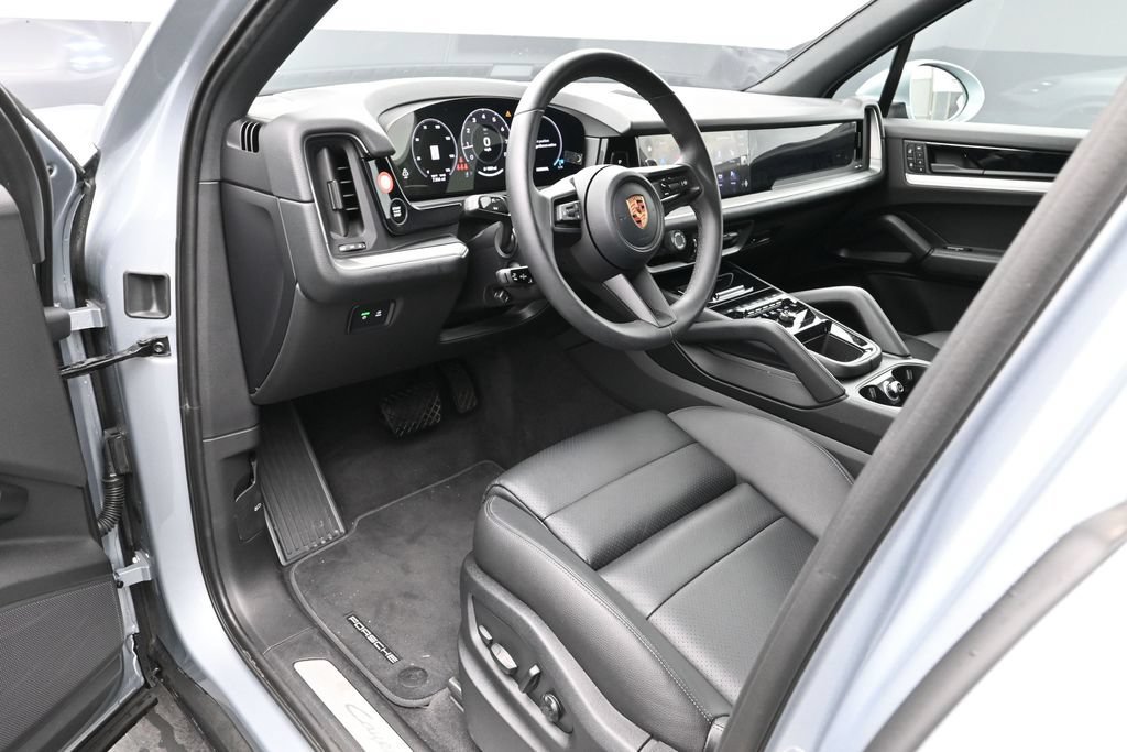Certified 2026 Porsche Cayenne AWD/4WD image 4
