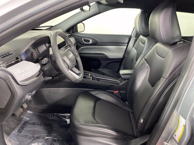 Used 2023 Jeep Compass Latitude w/ Convenience Group AWD/4WD image 16