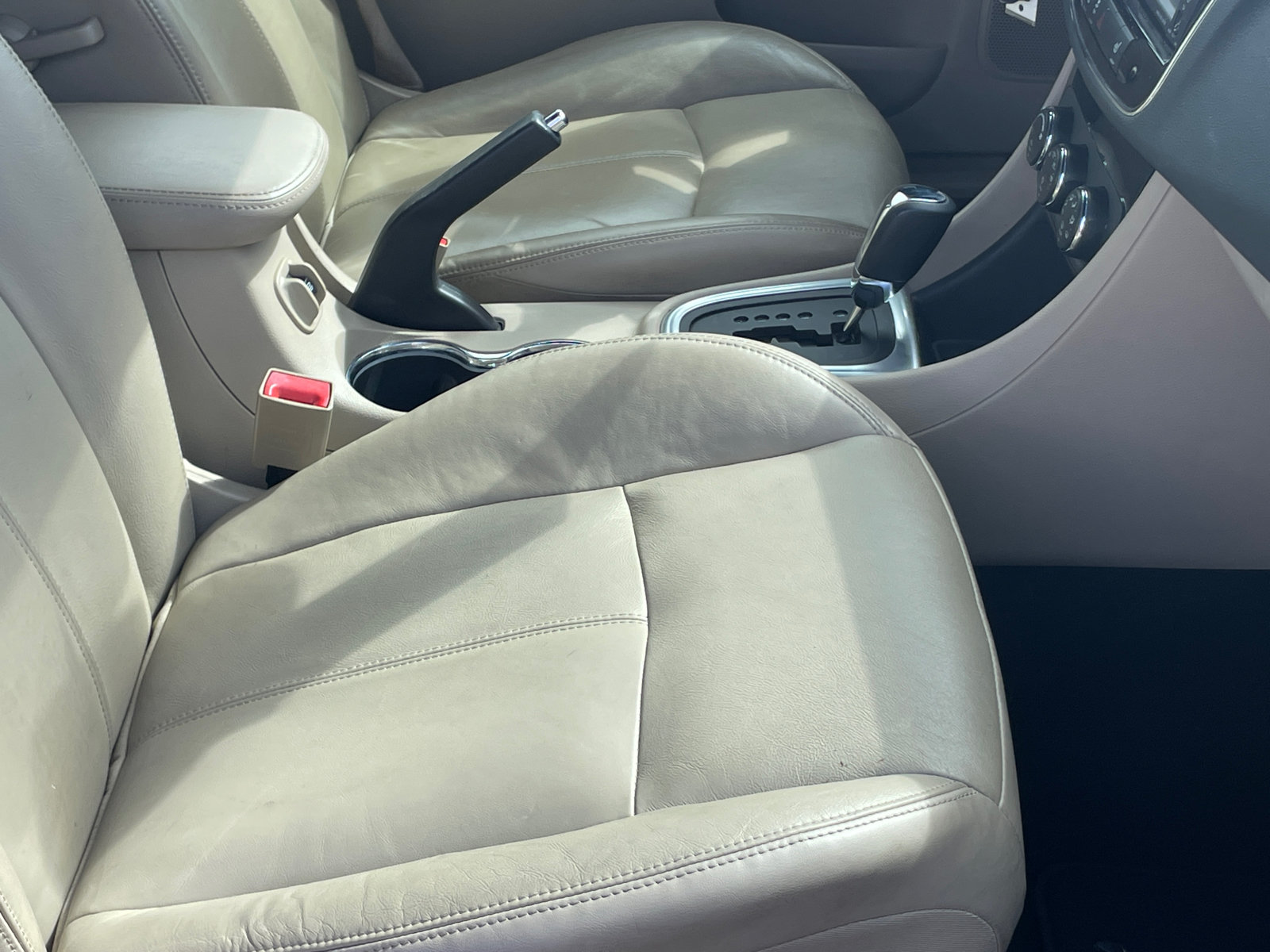 Used 2012 Chrysler 200 Limited FWD image 11