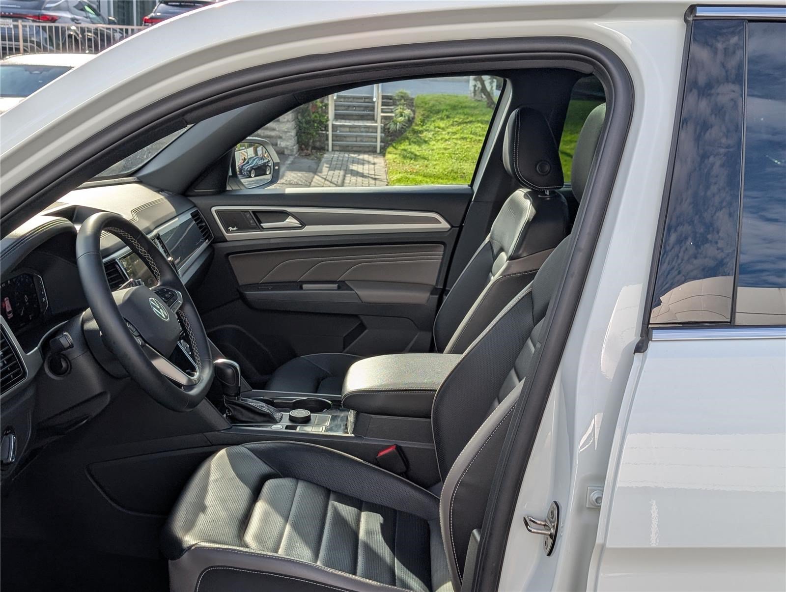 Used 2021 Volkswagen Atlas Cross Sport SEL Premium AWD/4WD image 17
