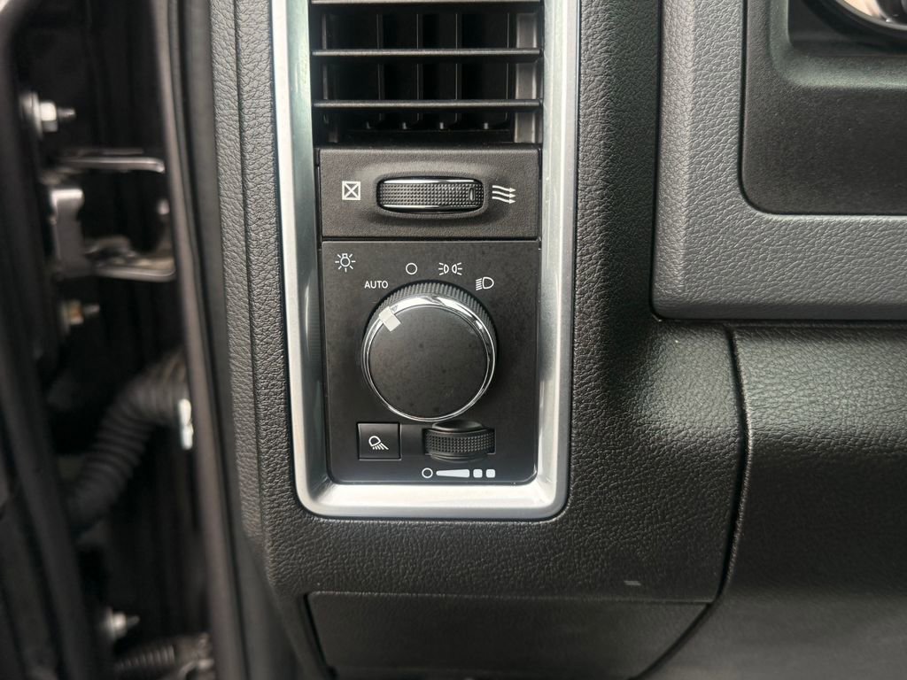 Used 2019 RAM 1500 Classic SLT image 20