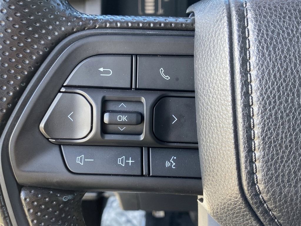 Certified 2024 Toyota Tacoma SR5 AWD/4WD image 32