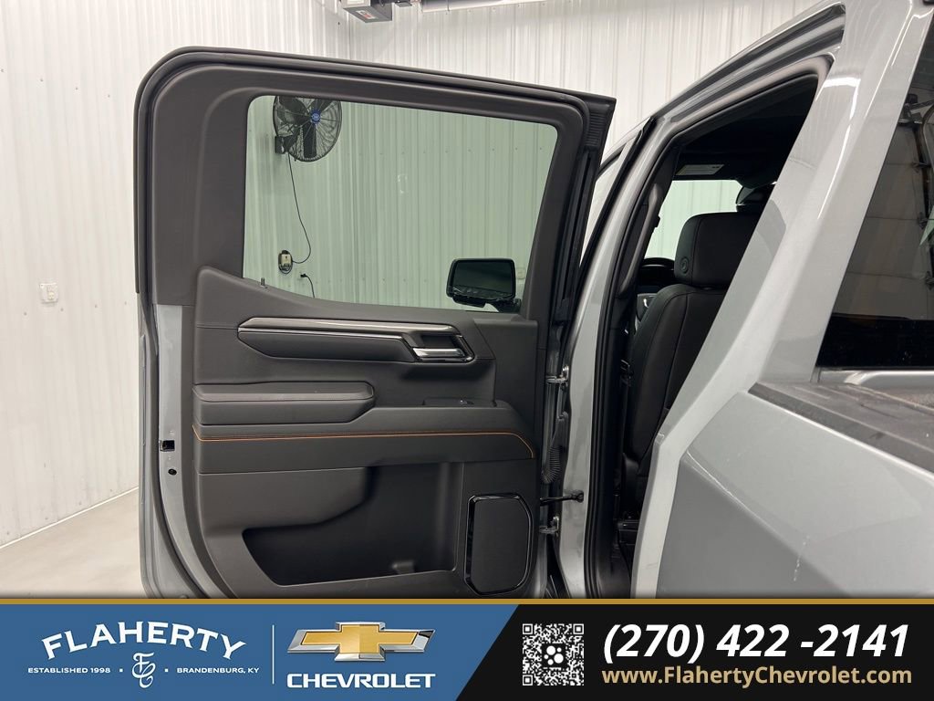 Used 2024 GMC Sierra 1500 AT4 w/ Technology Package image 10