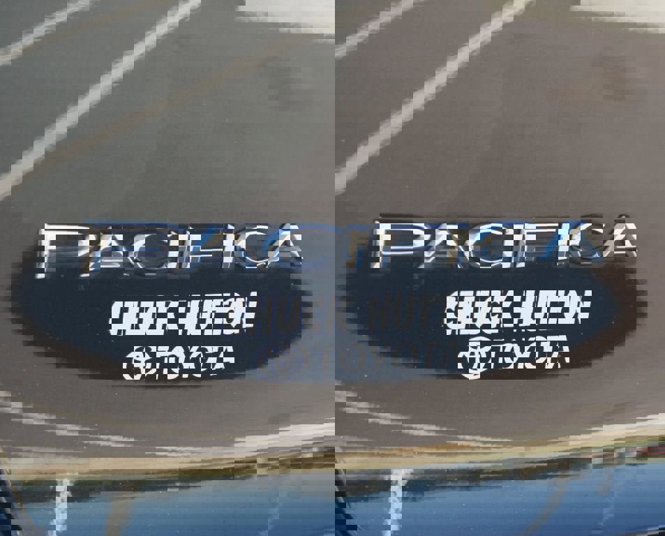 Used 2022 Chrysler Pacifica Limited w/ Uconnect Theater Family Group image 21