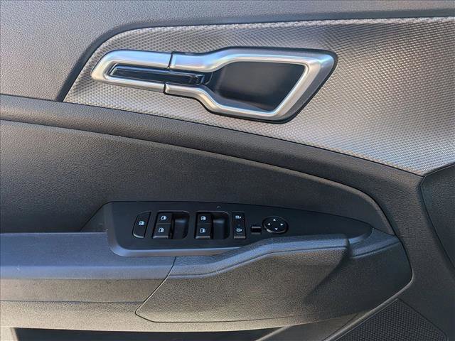 Used 2023 Kia Sportage LX AWD/4WD image 13