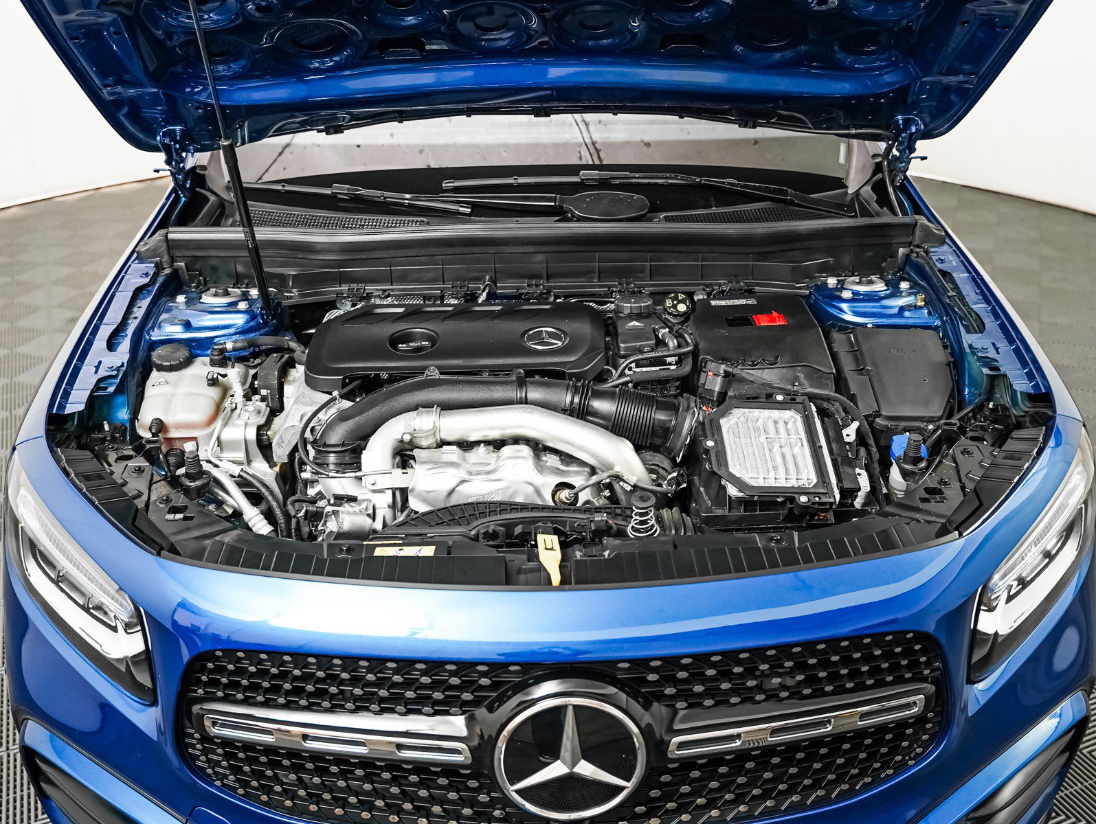 Certified 2024 Mercedes-Benz GLB 250 image 4