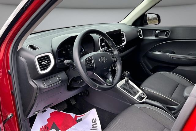 Used 2024 Hyundai Venue Limited FWD image 17