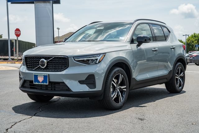 New 2026 Volvo XC40 B5 Core w/ Protection Package Premier AWD/4WD image 3