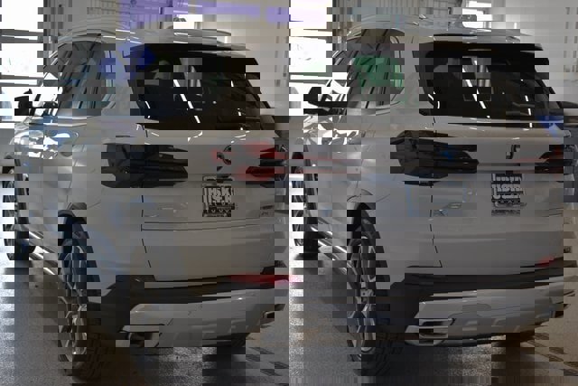 New 2026 BMW X5 xDrive50e image 9