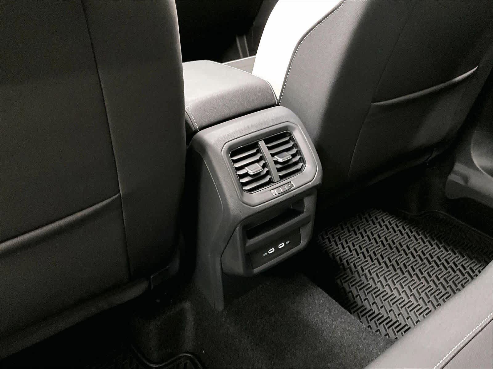 New 2026 Volkswagen Taos SE AWD/4WD image 16