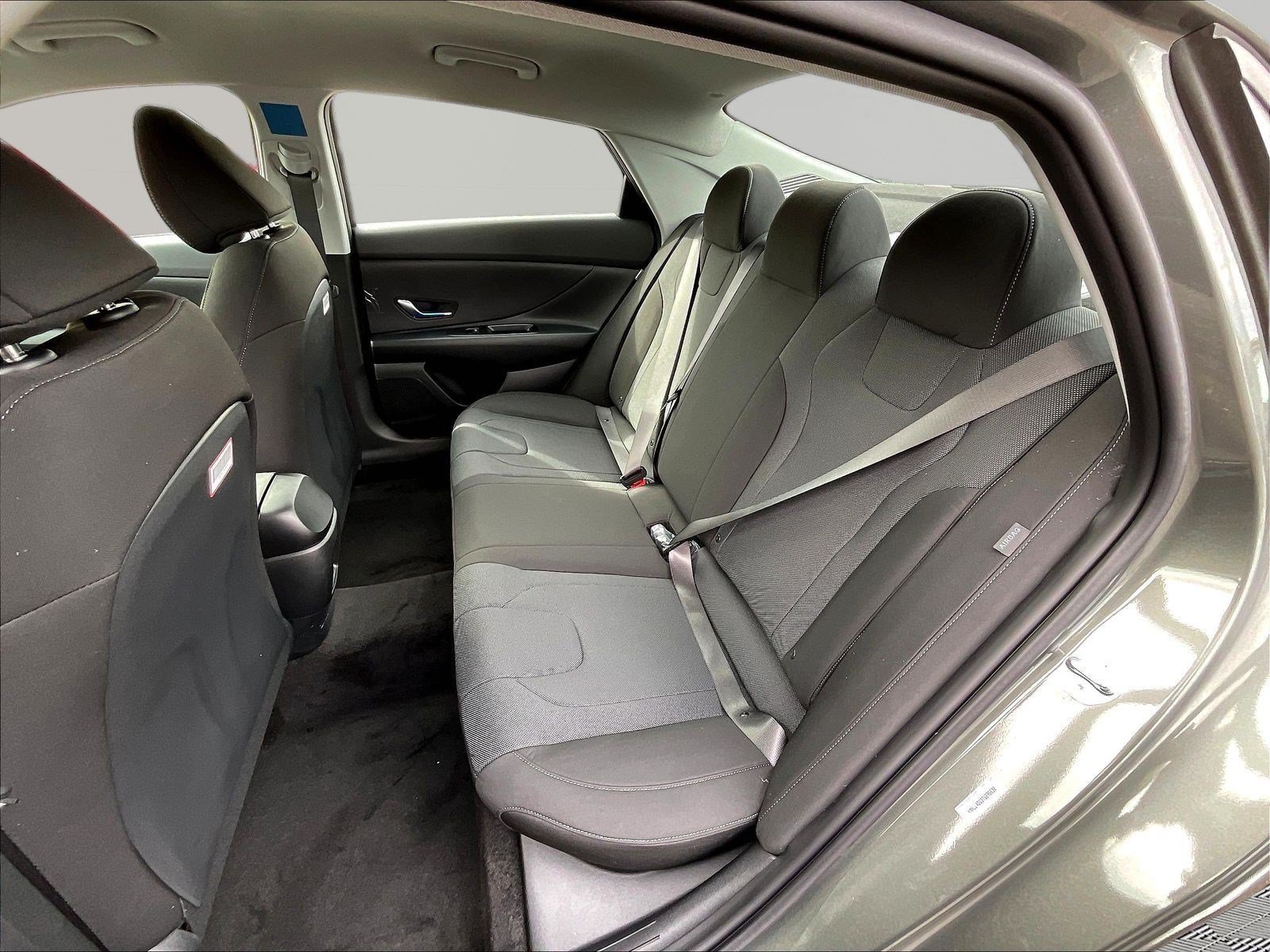 New 2026 Hyundai Elantra SE FWD image 18