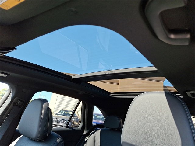 Used 2025 Mercedes-Benz GLC 300 4MATIC image 16