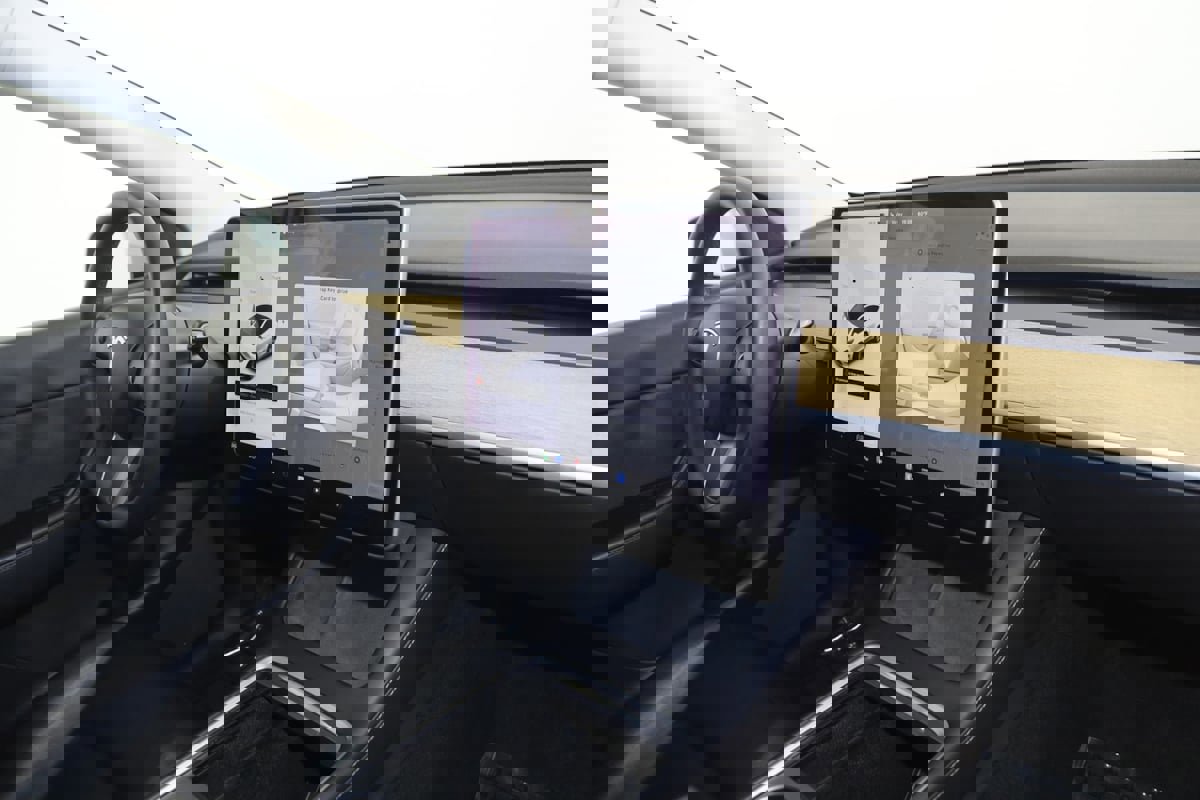 Used 2021 Tesla Model Y Long Range image 42