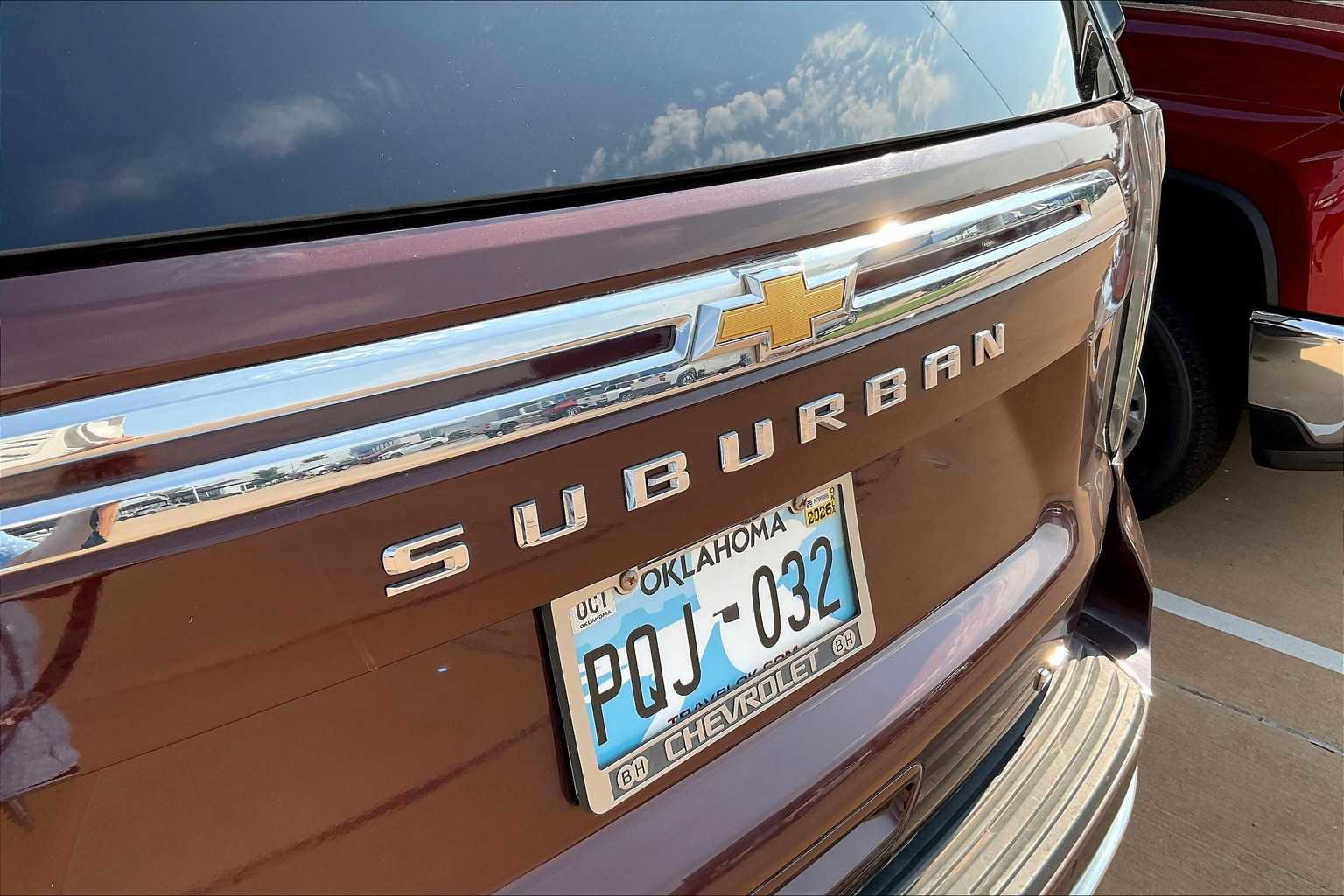 Used 2023 Chevrolet Suburban LT w/ LT Signature Package image 30