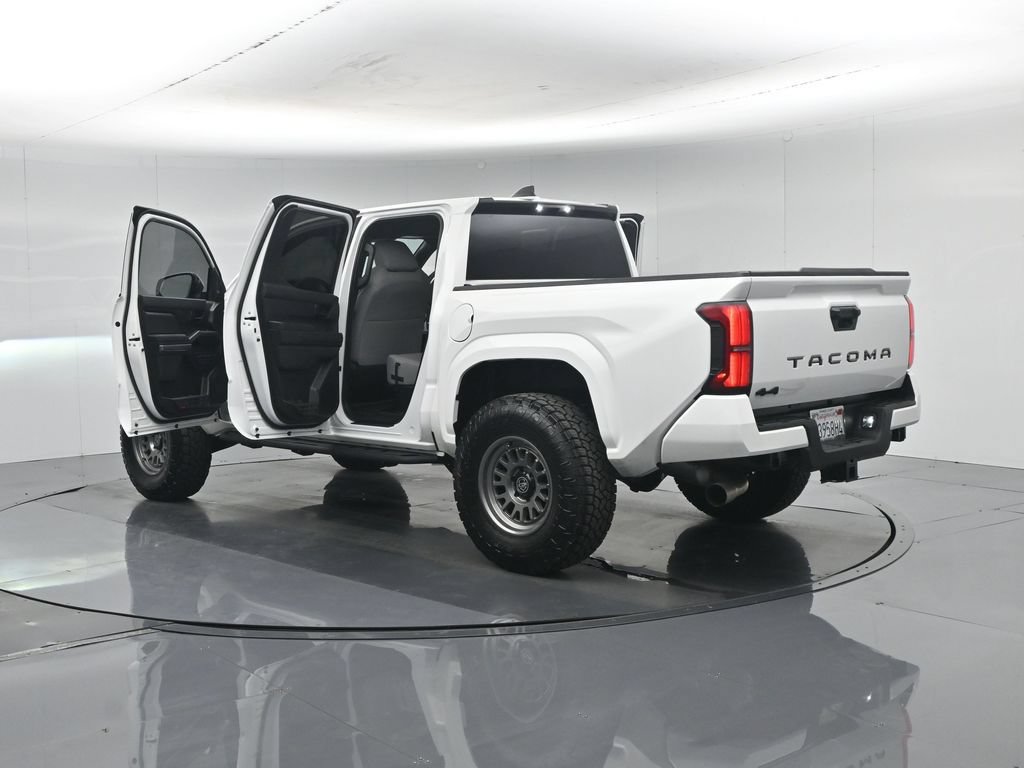 Used 2025 Toyota Tacoma SR5 AWD/4WD image 35