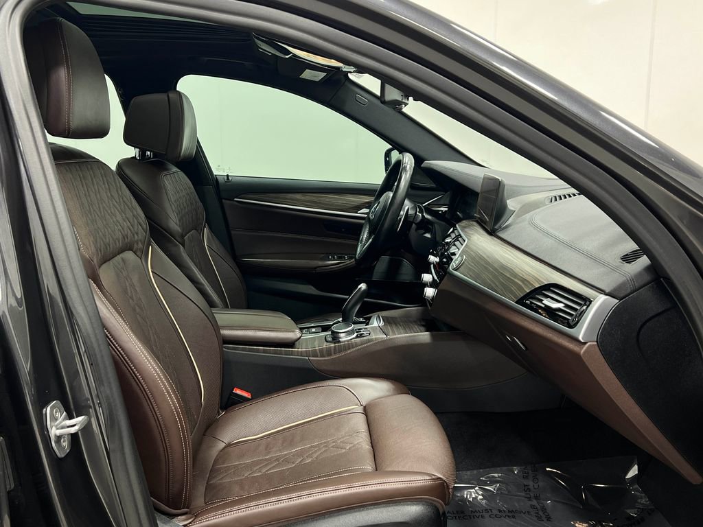 Used 2019 BMW M550i xDrive image 34