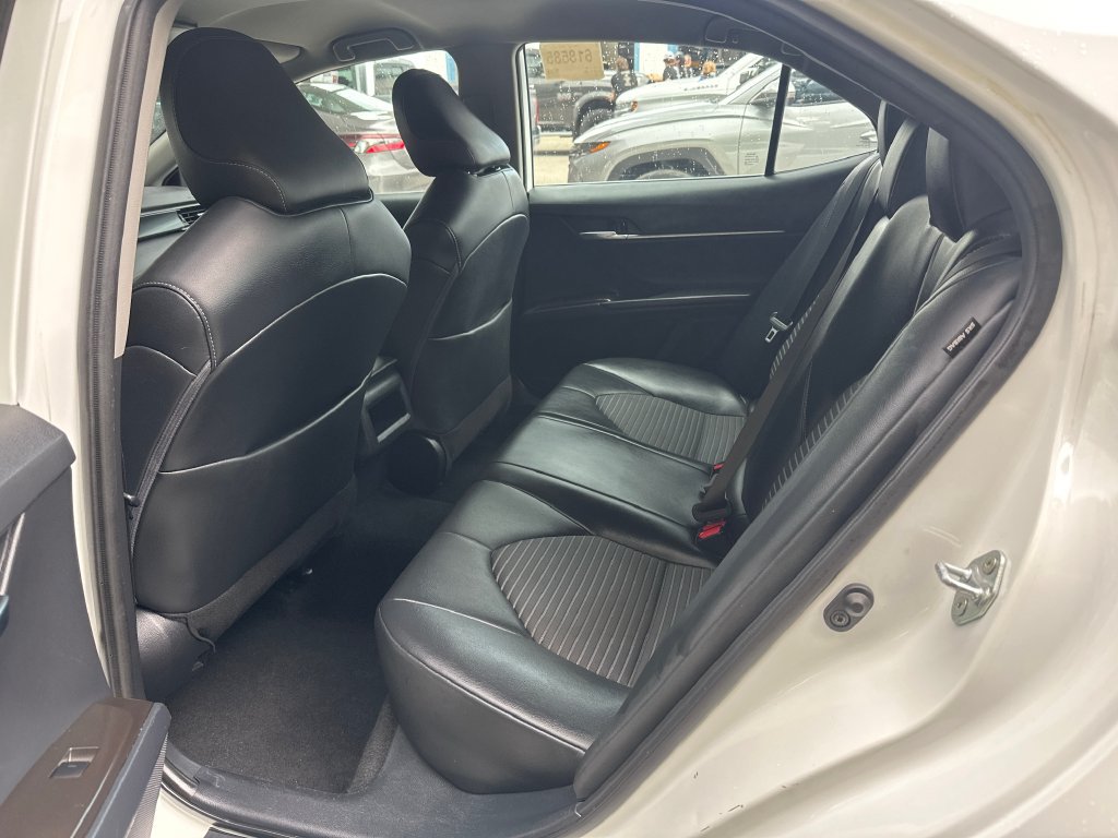 Used 2023 Toyota Camry SE FWD image 11