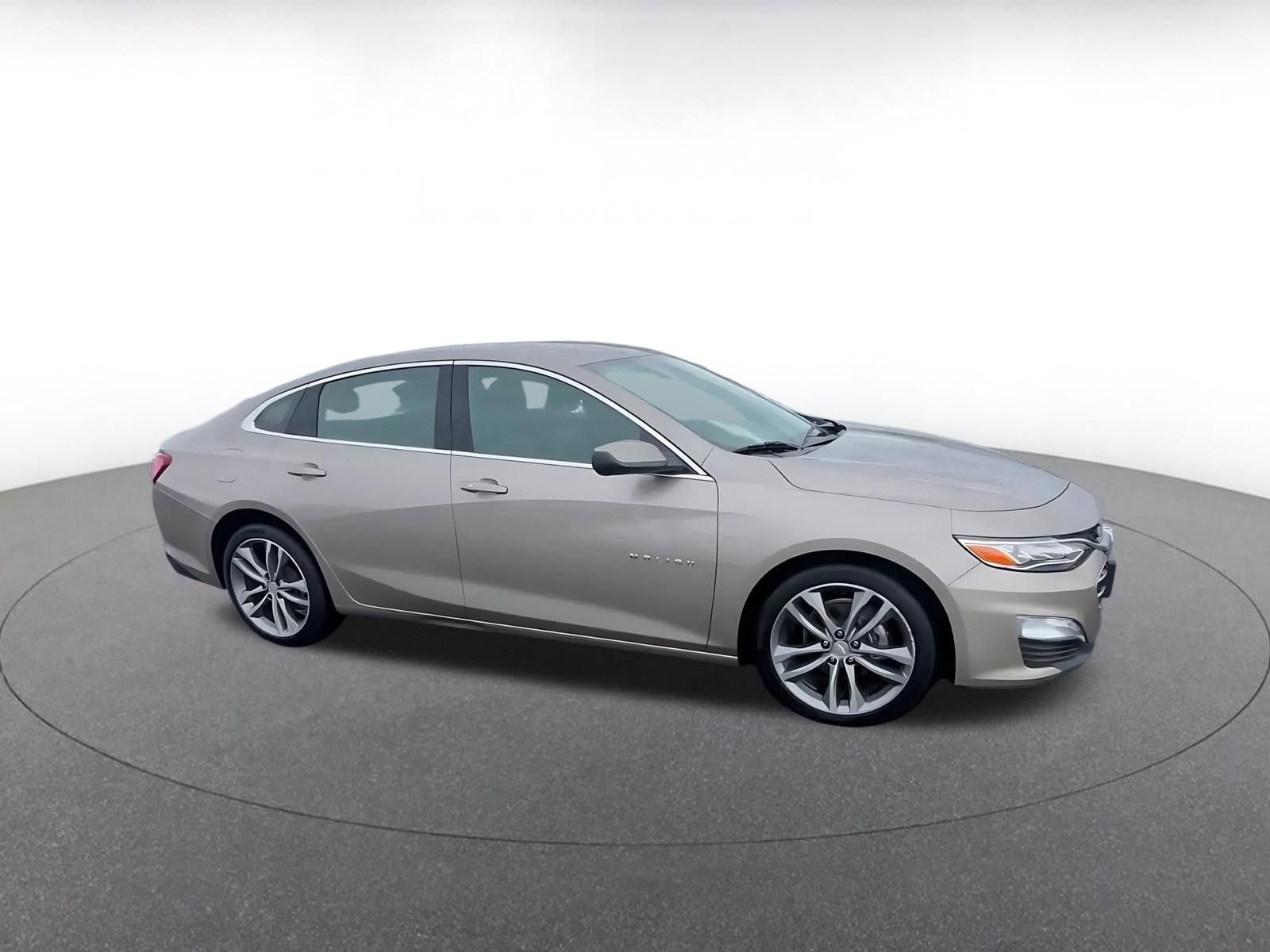 Used 2024 Chevrolet Malibu LT image 2