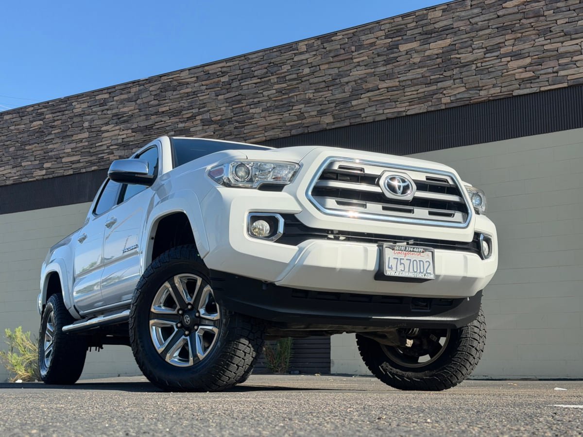 Used 2017 Toyota Tacoma Limited AWD/4WD image 2