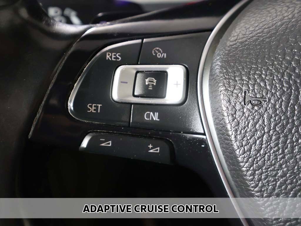 Used 2016 Volkswagen Golf Limited Edition image 3