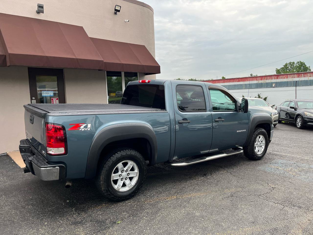 Used 2011 GMC Sierra 1500 SLE w/ Power Tech Package AWD/4WD image 5