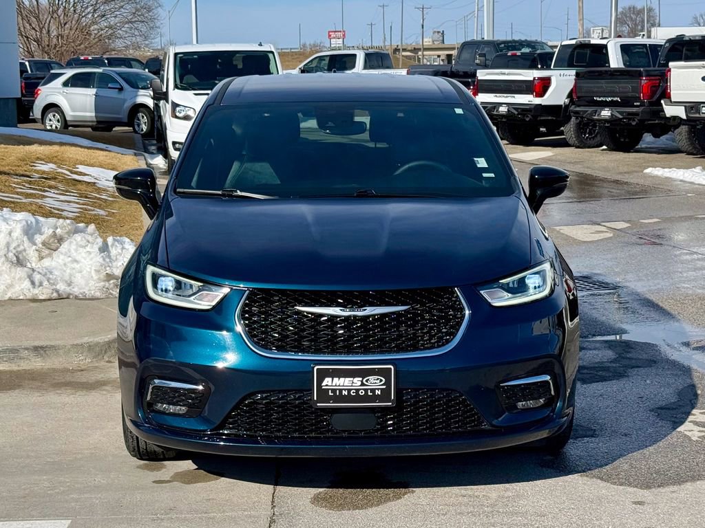 Used 2025 Chrysler Pacifica Select image 8