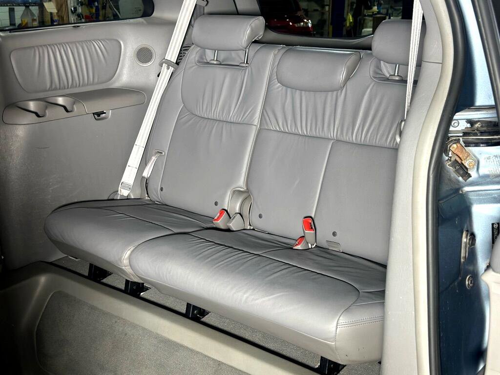 Used 2010 Toyota Sienna XLE image 28