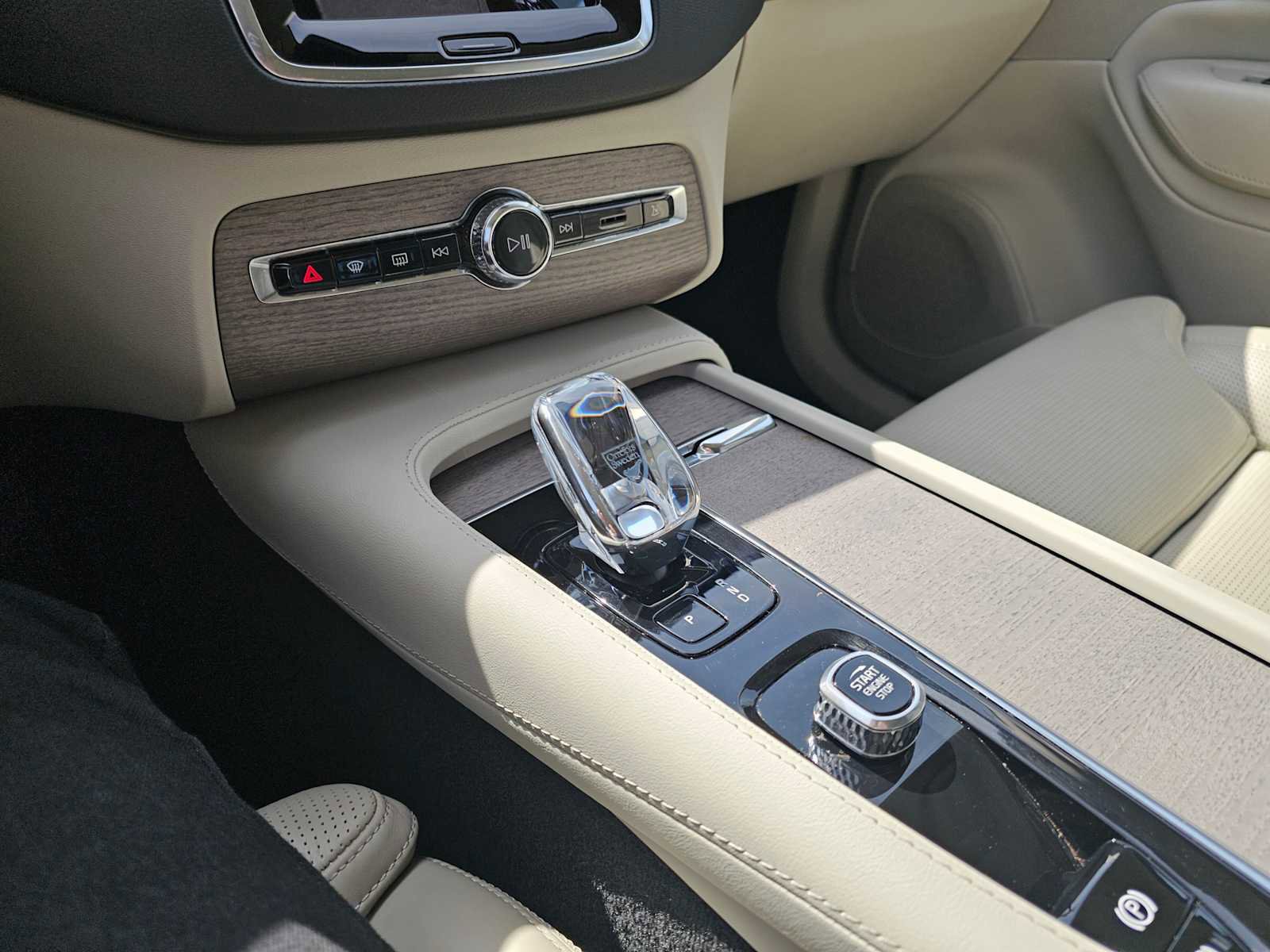 Used 2023 Volvo XC90 T8 Ultimate w/ Protection Package Premier image 26