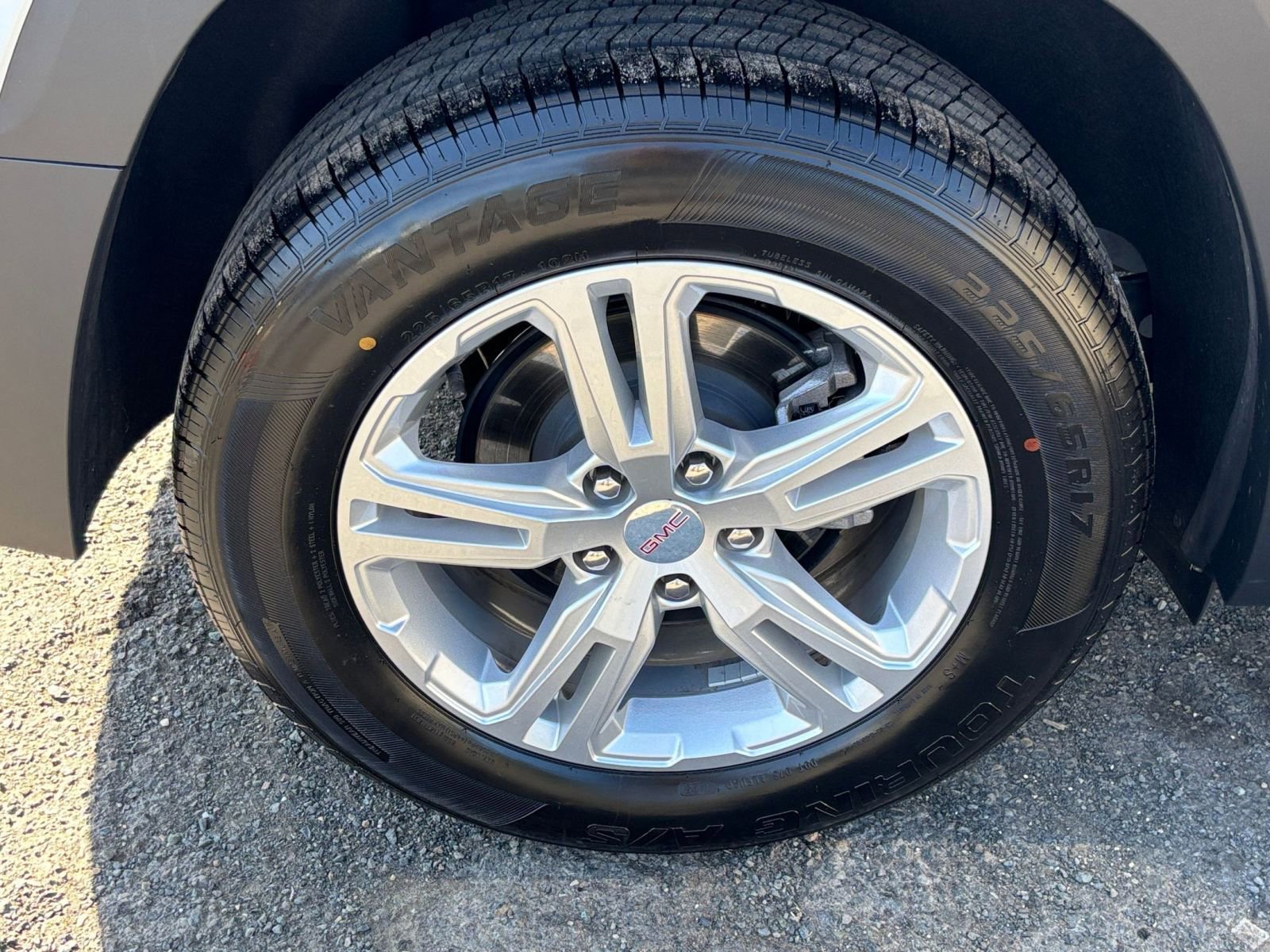 Used 2024 GMC Terrain SLE image 29