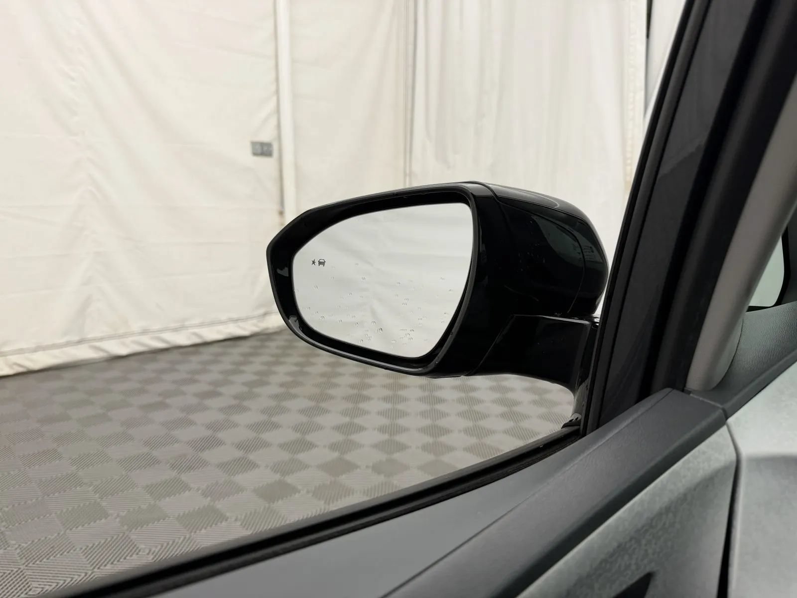 Used 2018 Chevrolet Bolt LT FWD image 9