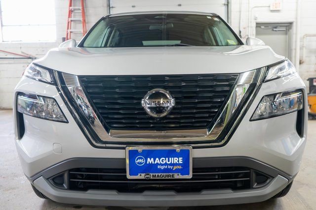 Used 2021 Nissan Rogue SV image 3