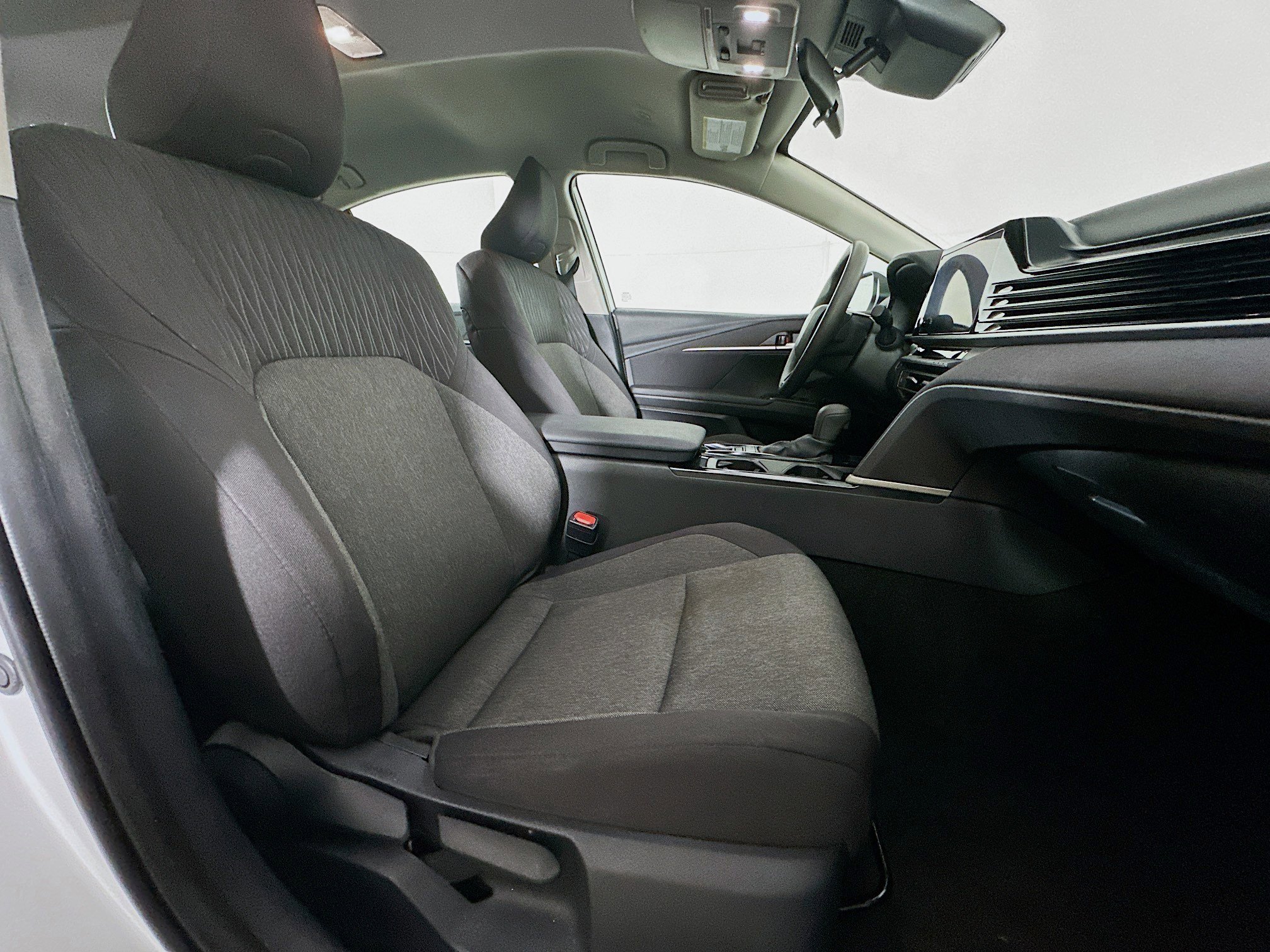 Used 2025 Toyota Camry LE image 29