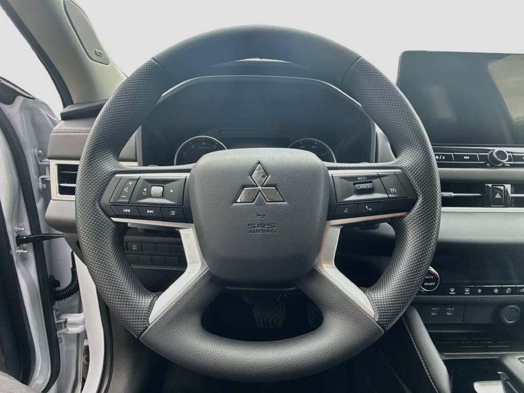 New 2026 Mitsubishi Outlander ES FWD image 11