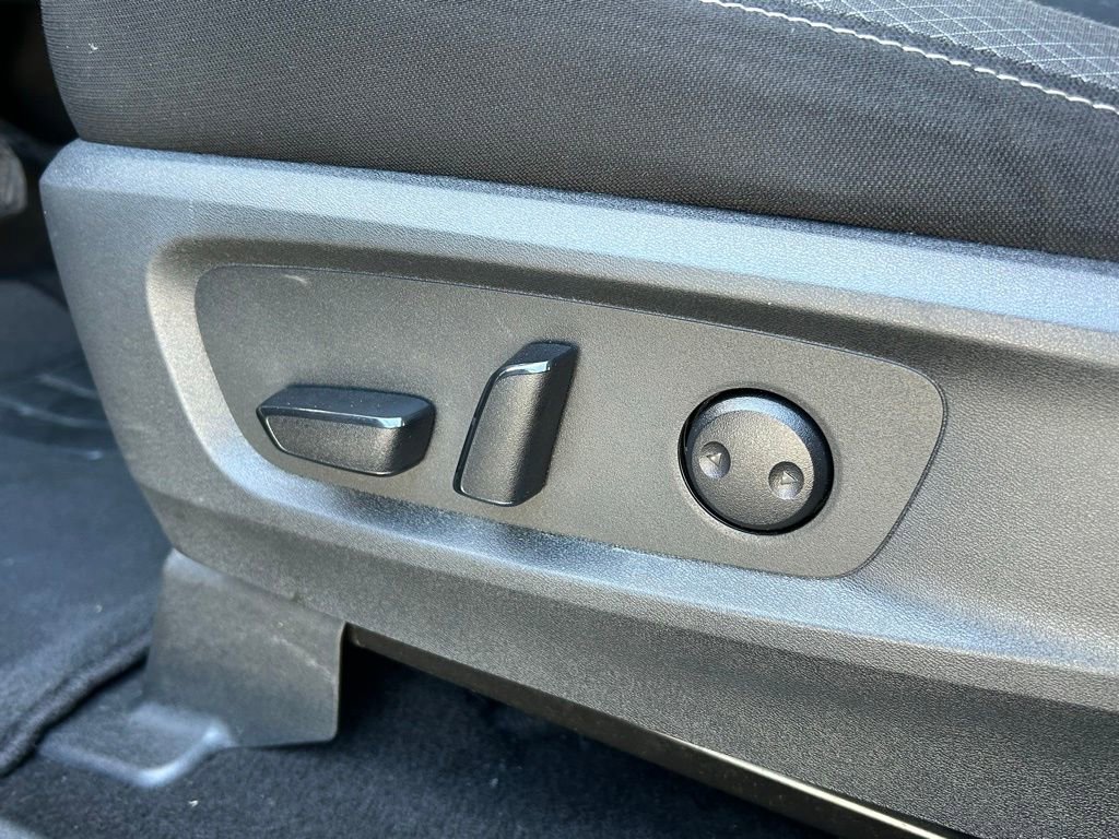 Used 2025 Nissan Pathfinder SV image 19