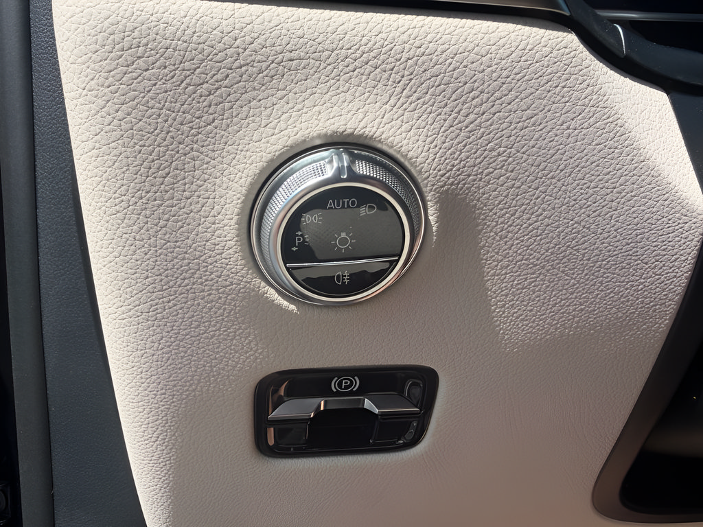 Used 2024 Mercedes-Benz GLC 300 4MATIC image 14