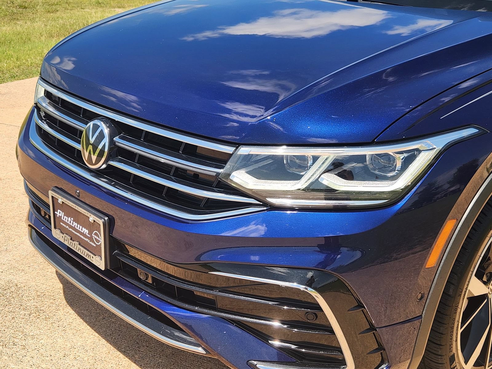 Used 2024 Volkswagen Tiguan SEL R-Line AWD/4WD image 10