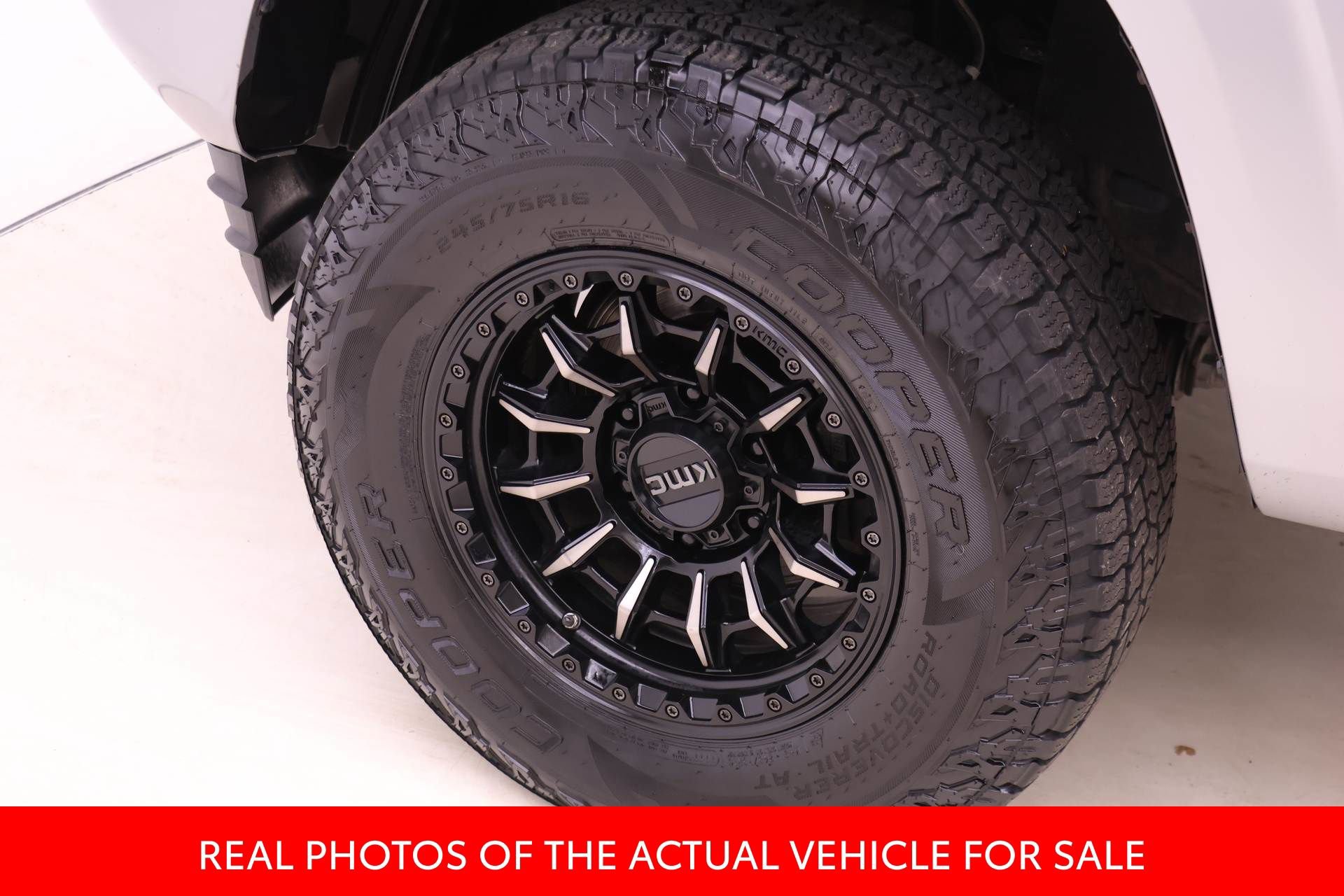 Certified 2019 Toyota Tacoma SR image 16