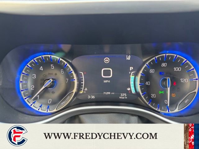 Used 2023 Chrysler Pacifica Touring-L image 9
