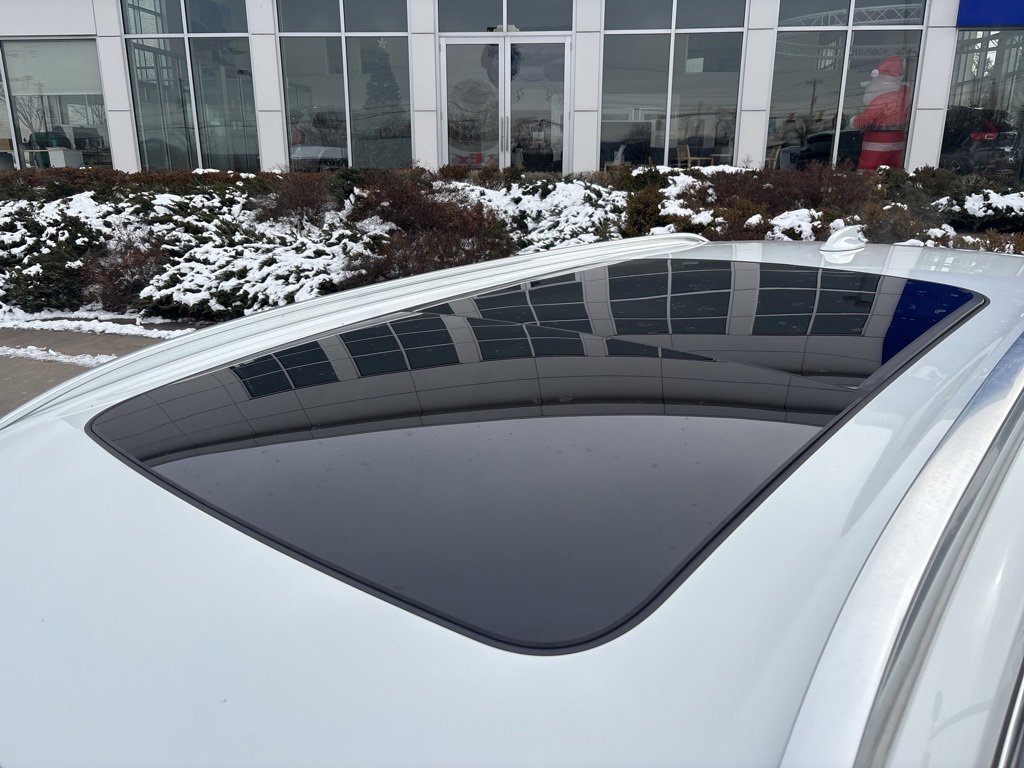 Certified 2024 Volvo XC90 T8 Ultimate w/ Protection Package Premier image 12