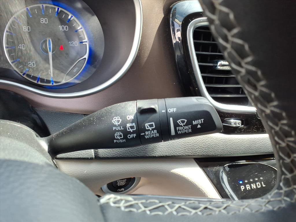 Used 2022 Chrysler Voyager LX FWD image 23