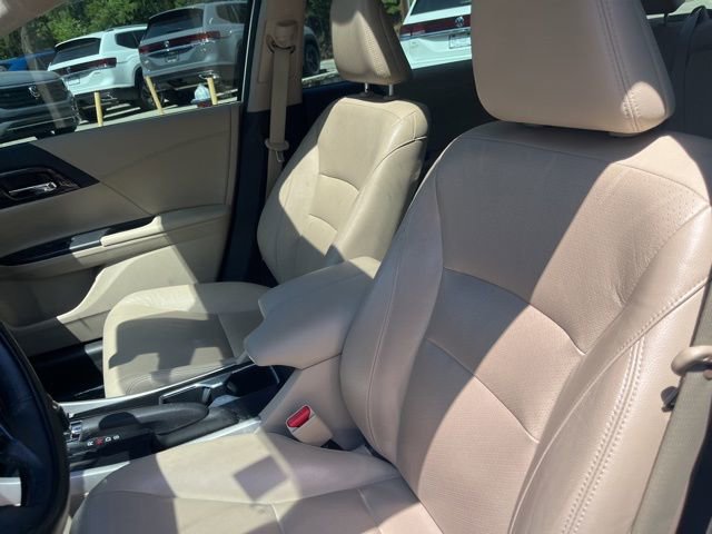 Used 2017 Honda Accord Touring image 8