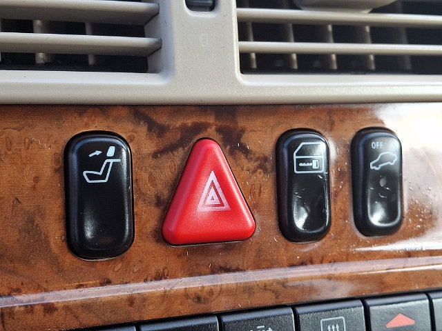 Used 1999 Mercedes-Benz E 300 Sedan image 23