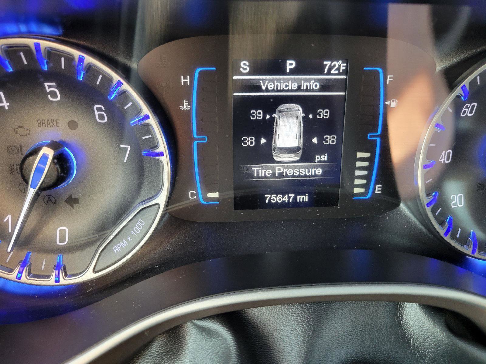 Used 2017 Chrysler Pacifica Touring w/ Tire & Wheel Group image 11