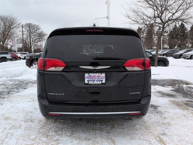 Used 2019 Chrysler Pacifica Limited w/ Tire & Wheel Group image 4