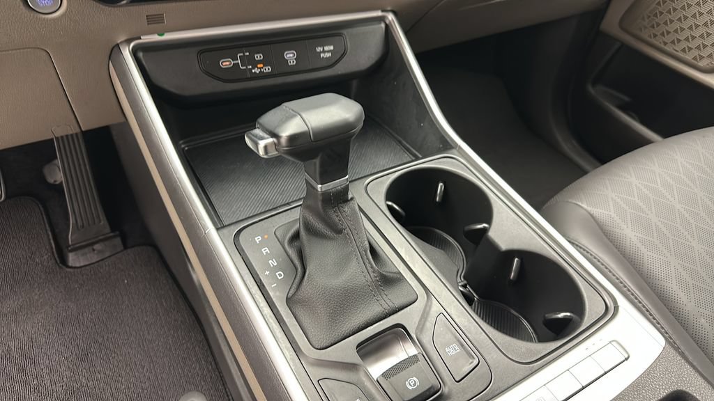 Used 2025 Kia Carnival FWD image 20