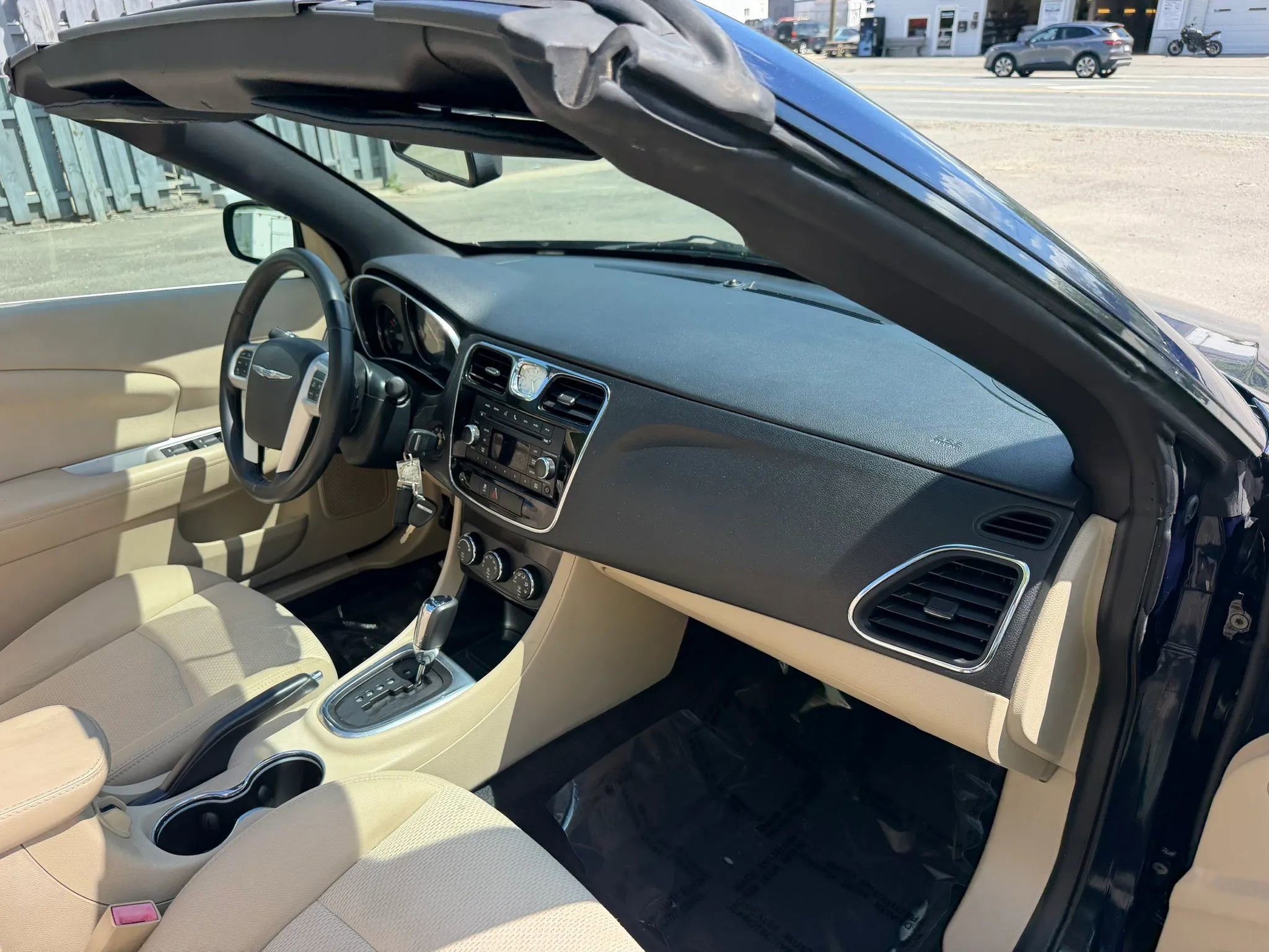 Used 2014 Chrysler 200 Touring FWD image 16