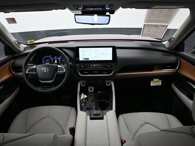 Certified 2025 Toyota Grand Highlander AWD image 33