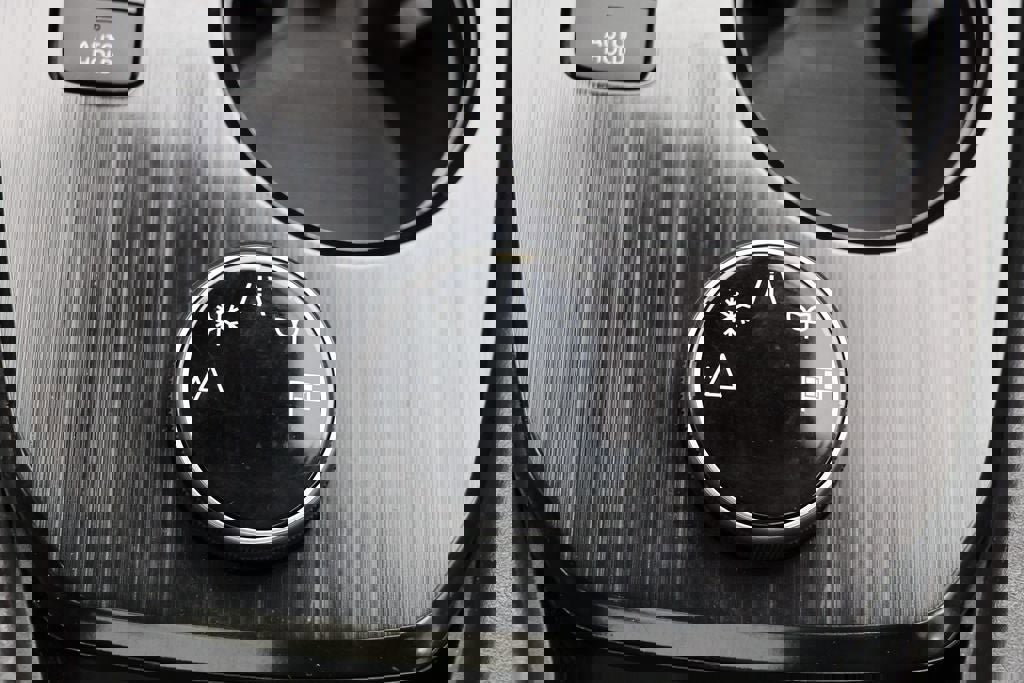 Used 2023 Nissan Rogue SV w/ SV Premium Package image 26