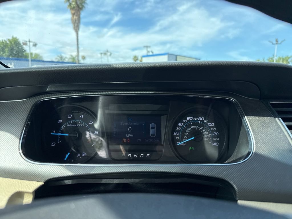 Used 2019 Ford Taurus SE image 9
