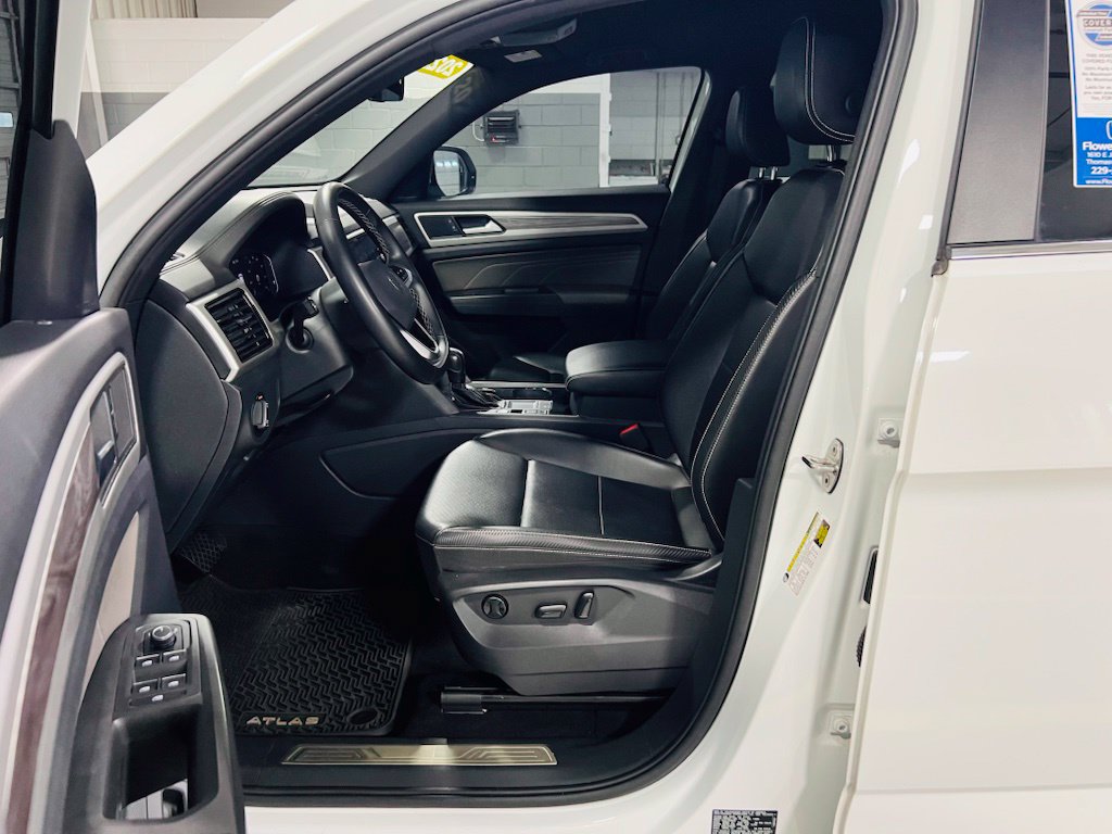 Used 2022 Volkswagen Atlas Cross Sport SE FWD image 26